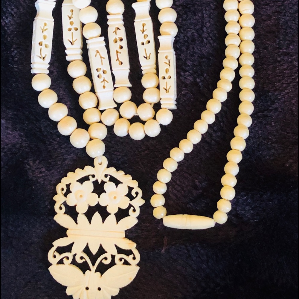 CARVED BONE PENDANT ORIENTAL NECKLACE